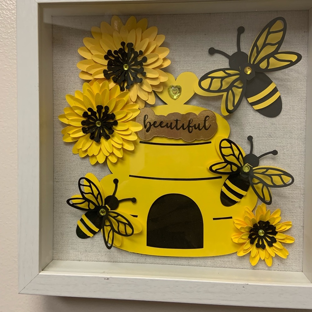 Shadow box BEE theme